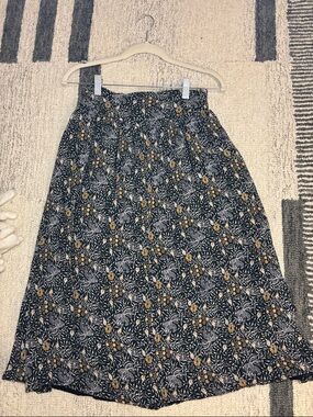 Floral Print Flowy High-Waisted Midi Skirt in Black and Mustard